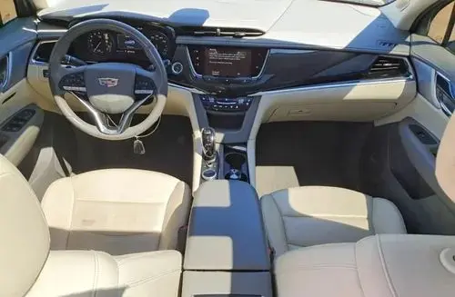 CADILLAC XT6 