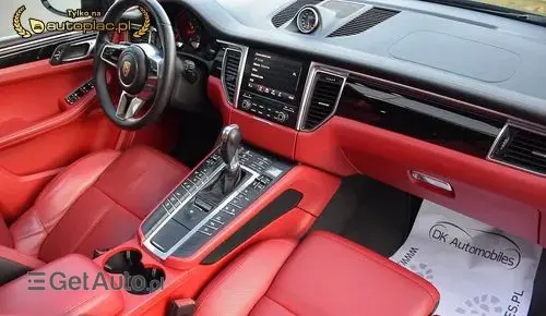 PORSCHE Macan 