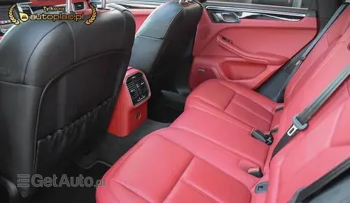 PORSCHE Macan 