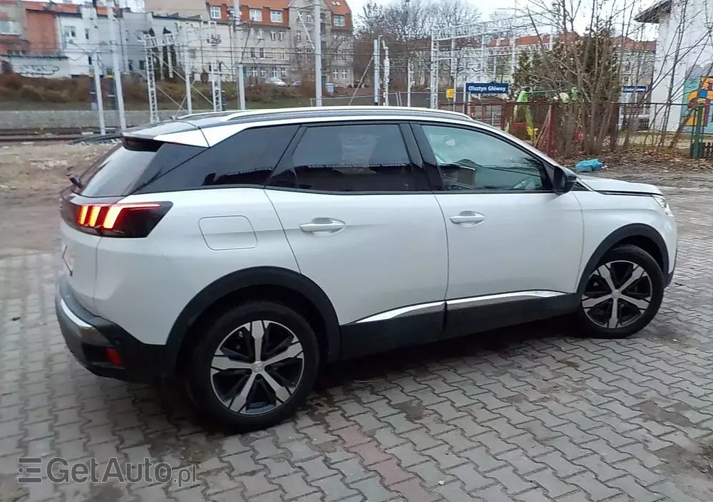 PEUGEOT 3008 1.2 PureTech GPF Allure S&S