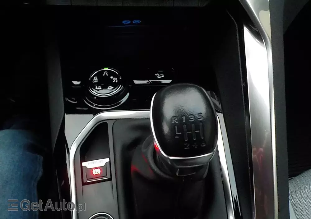 PEUGEOT 3008 1.2 PureTech GPF Allure S&S