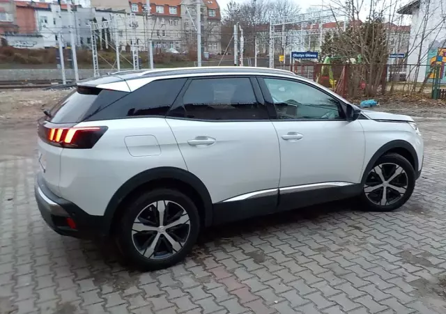 PEUGEOT 3008 1.2 PureTech GPF Allure S&S