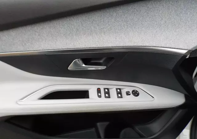 PEUGEOT 3008 1.2 PureTech GPF Allure S&S