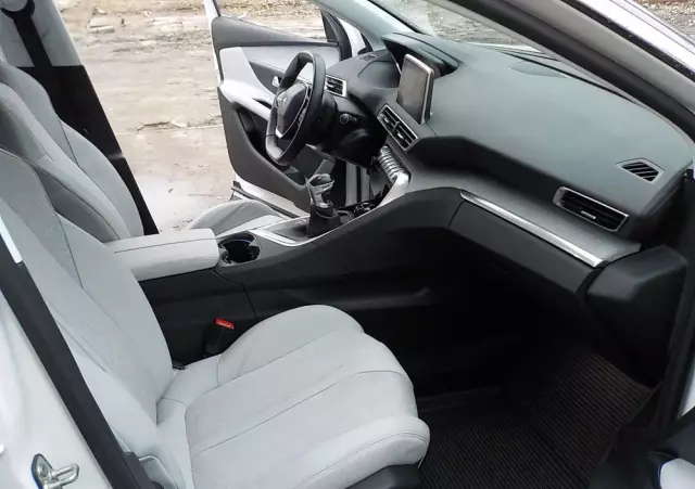 PEUGEOT 3008 1.2 PureTech GPF Allure S&S