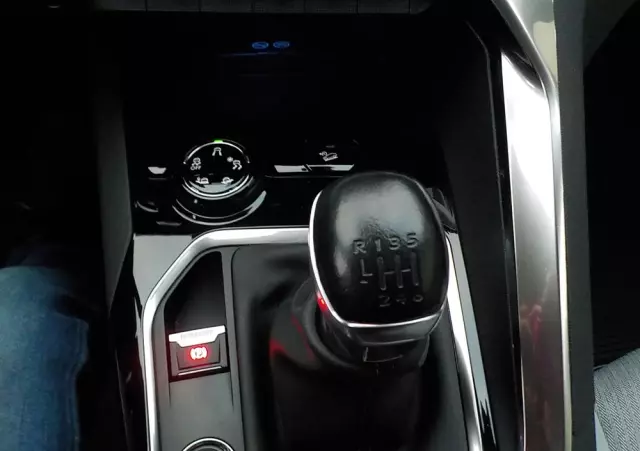 PEUGEOT 3008 1.2 PureTech GPF Allure S&S