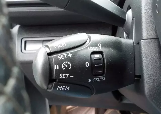 PEUGEOT 3008 1.2 PureTech GPF Allure S&S