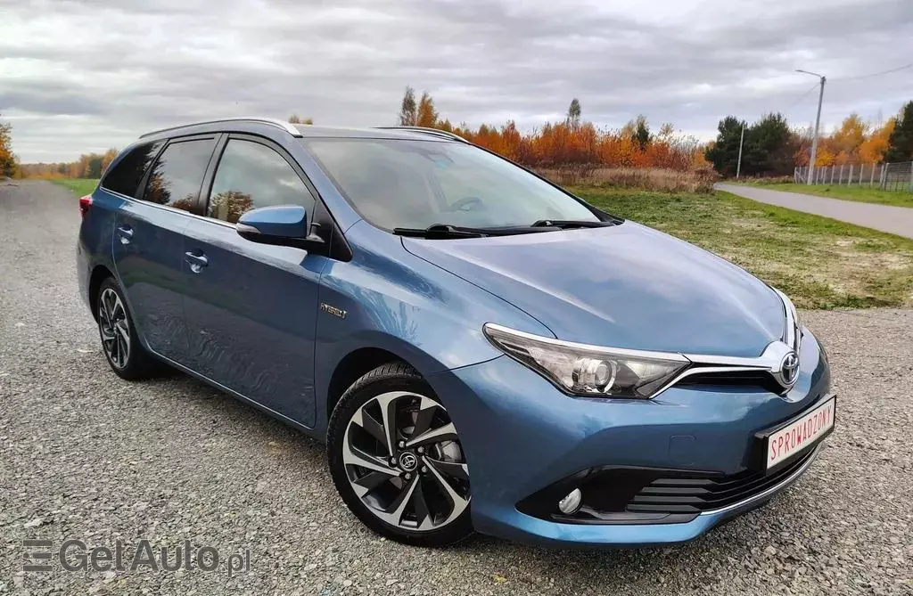 TOYOTA Auris 