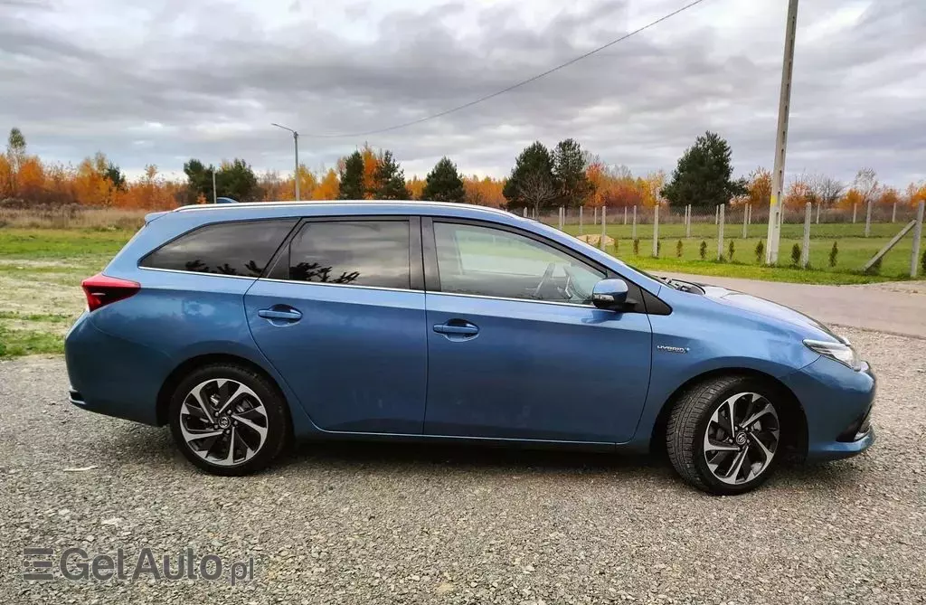 TOYOTA Auris 