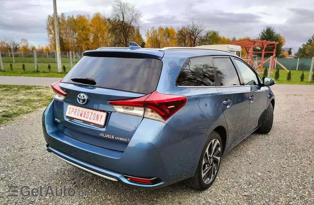 TOYOTA Auris 