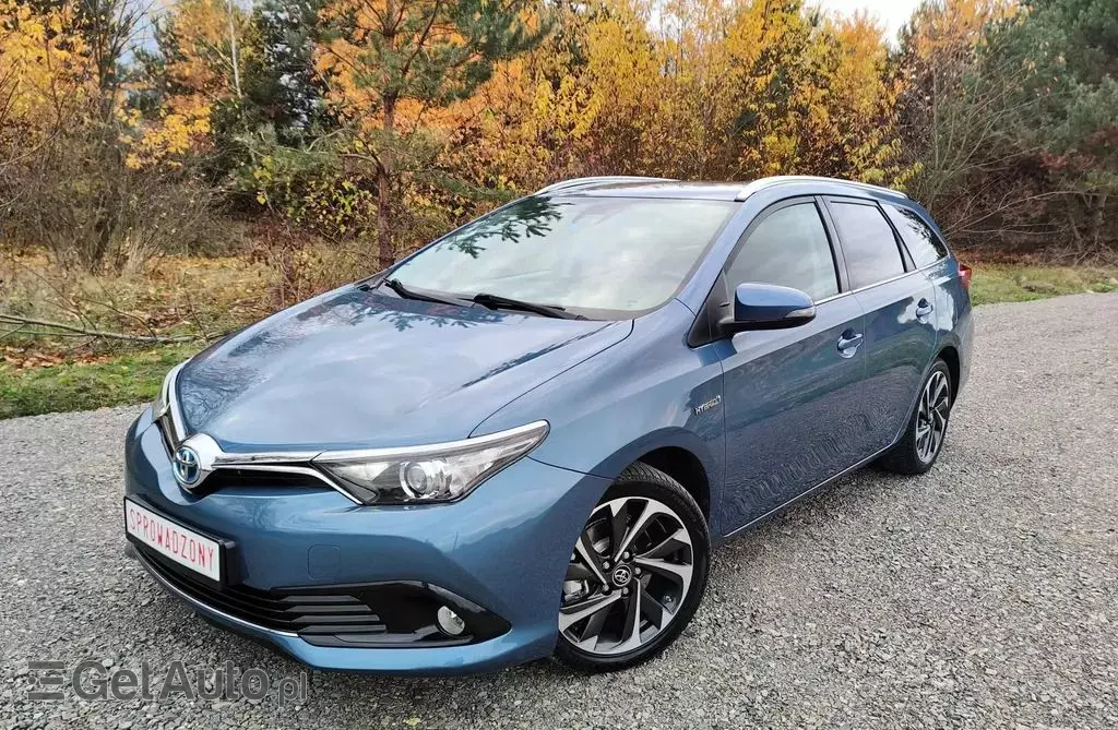 TOYOTA Auris 