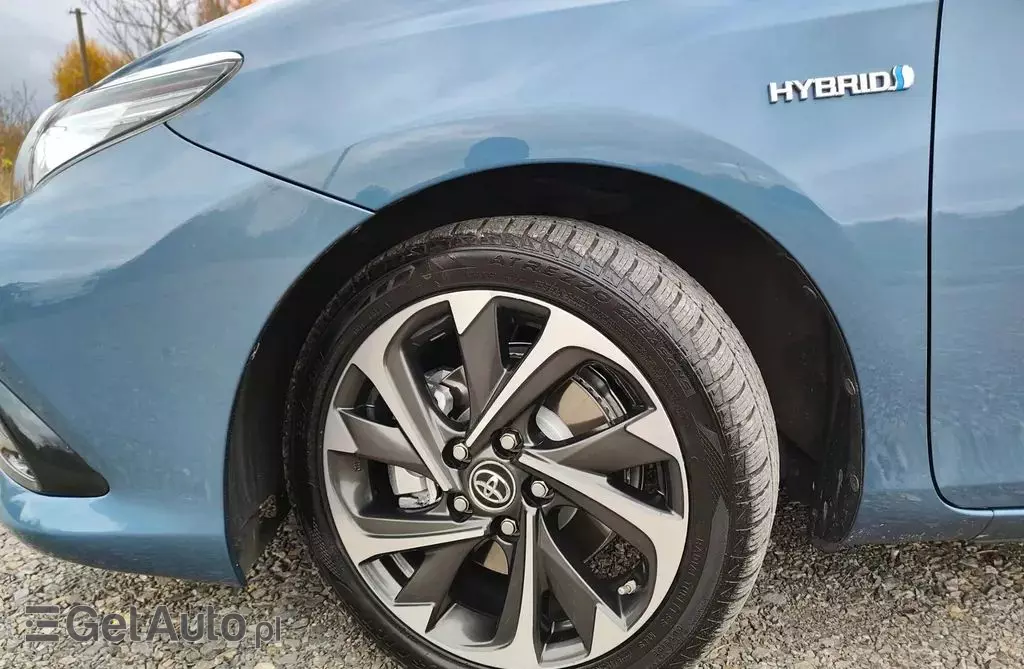 TOYOTA Auris 