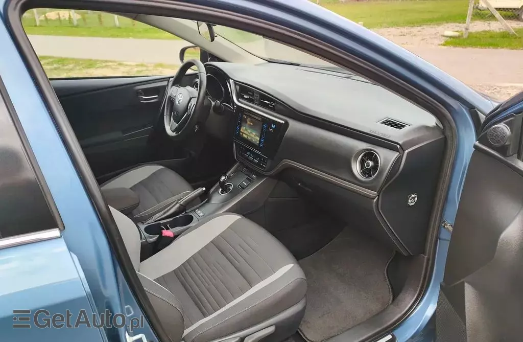 TOYOTA Auris 