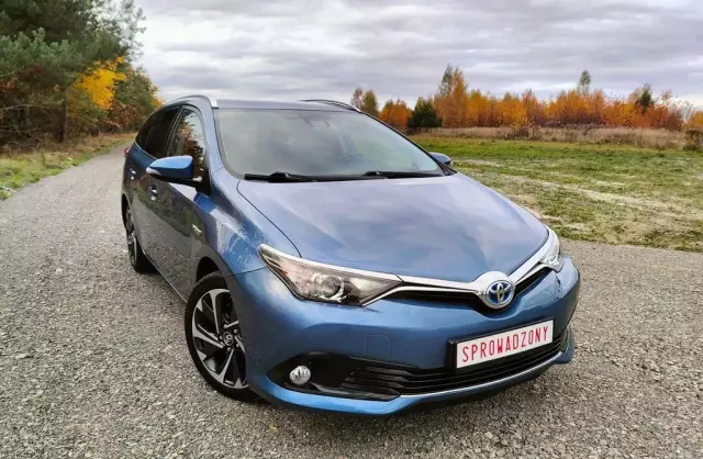 TOYOTA Auris 