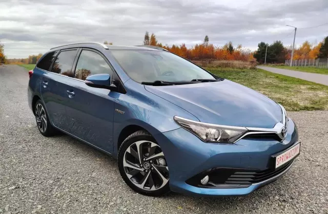 TOYOTA Auris 