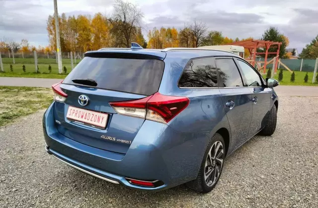 TOYOTA Auris 