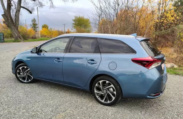 TOYOTA Auris 
