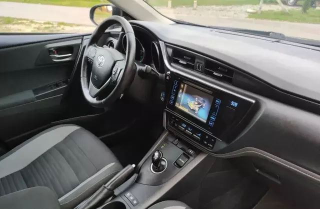 TOYOTA Auris 
