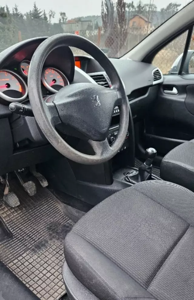 PEUGEOT 207 