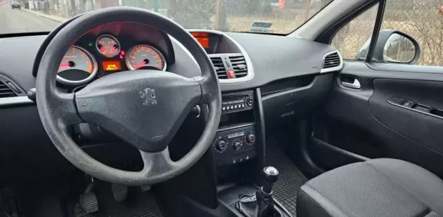 PEUGEOT 207 