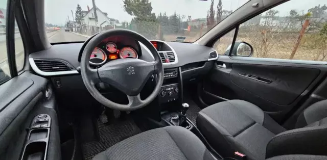 PEUGEOT 207 