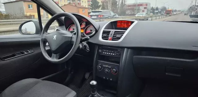 PEUGEOT 207 