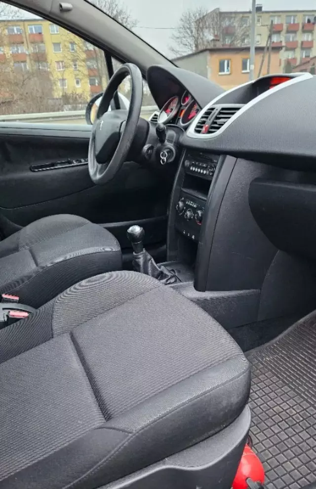 PEUGEOT 207 