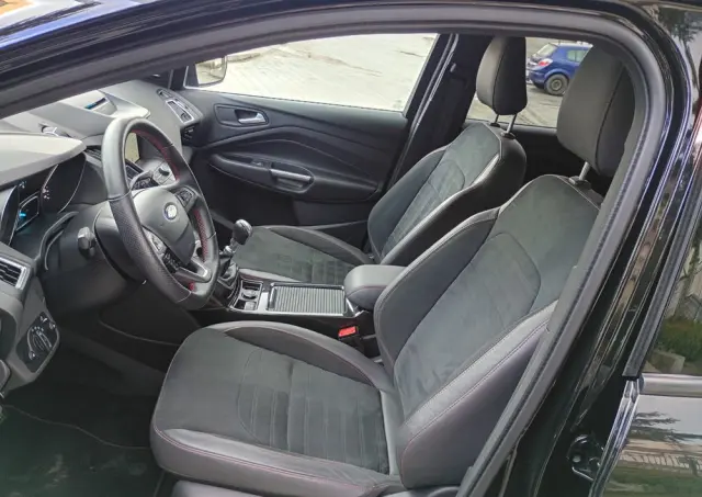 FORD Kuga 1.5 EcoBoost FWD ST-Line