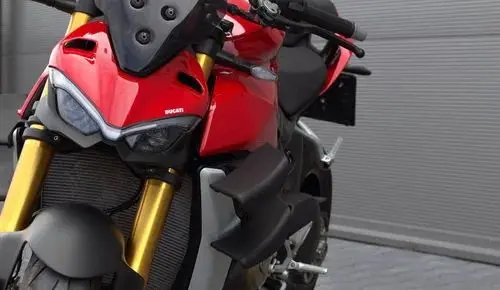 DUCATI Streetfighter V4 S 