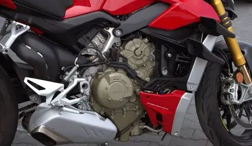 DUCATI Streetfighter V4 S 