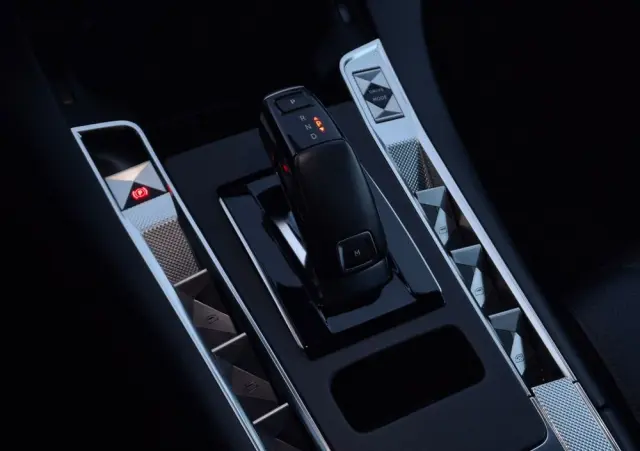 DS AUTOMOBILES DS 7 Crossback 1.6 PureTech Rivoli