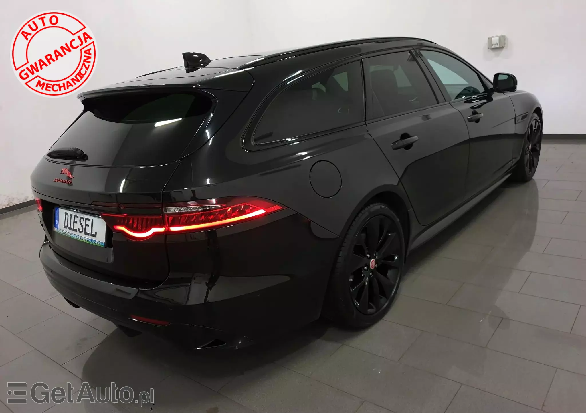 JAGUAR XF D200 Sportbrake R-Dynamic BLACK
