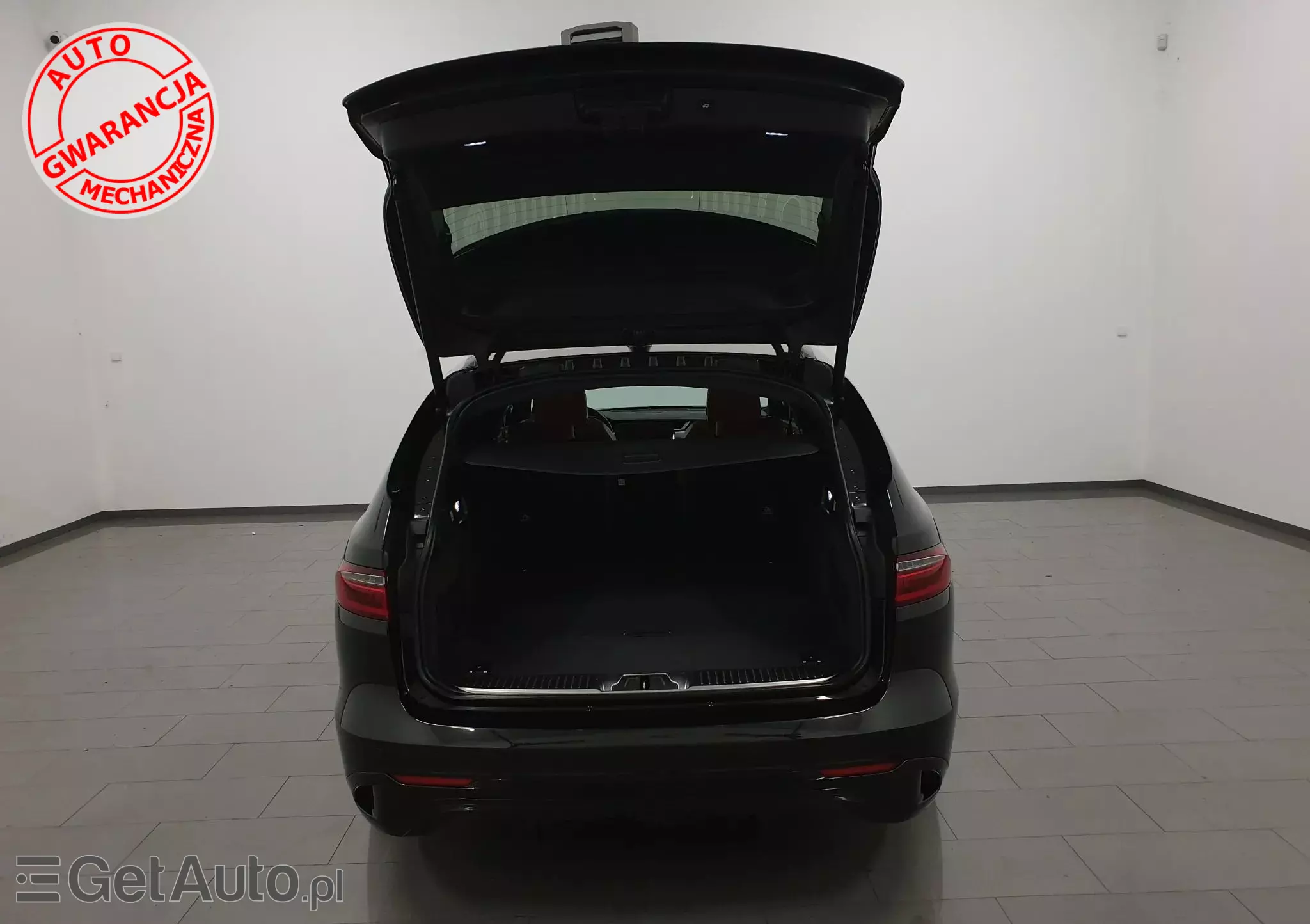 JAGUAR XF D200 Sportbrake R-Dynamic BLACK