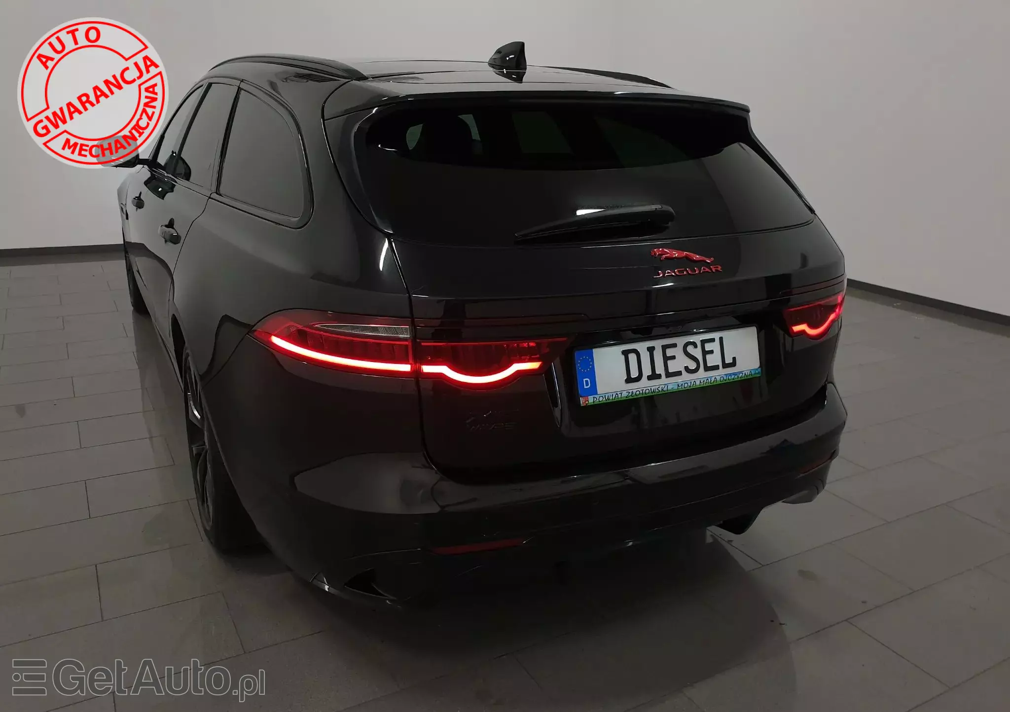 JAGUAR XF D200 Sportbrake R-Dynamic BLACK