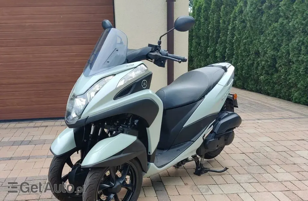 YAMAHA Tricity 