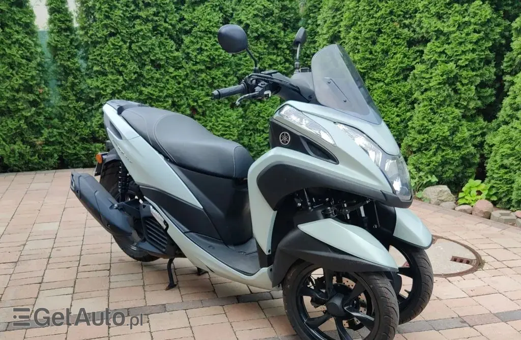 YAMAHA Tricity 