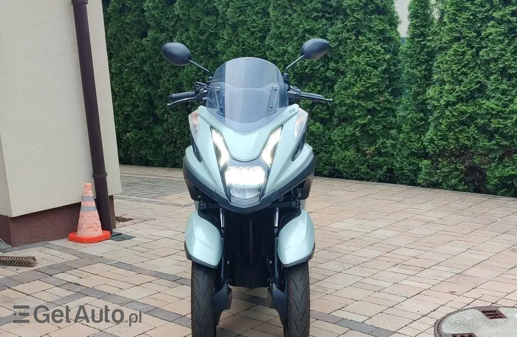YAMAHA Tricity 