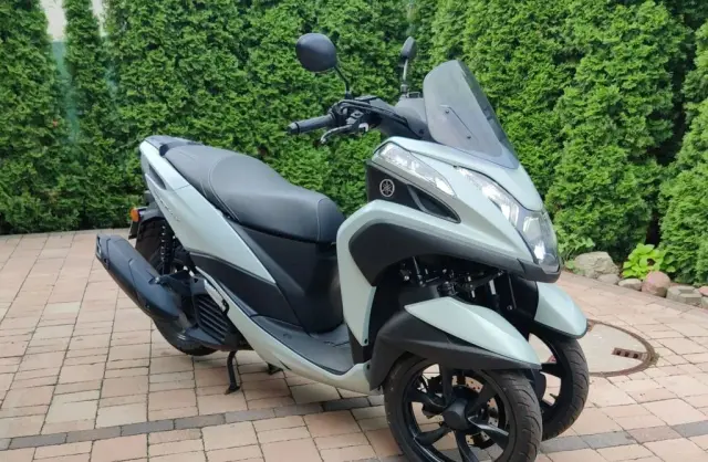 YAMAHA Tricity 