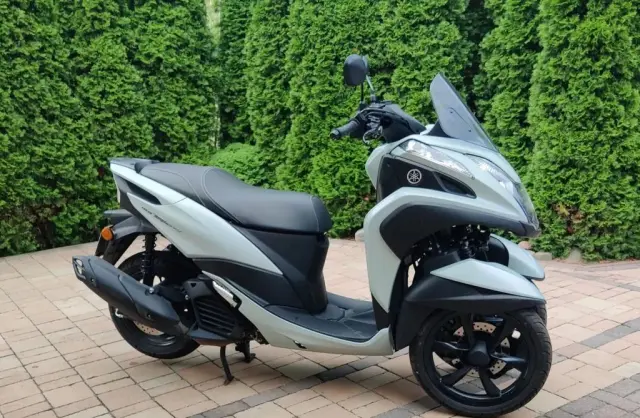 YAMAHA Tricity 