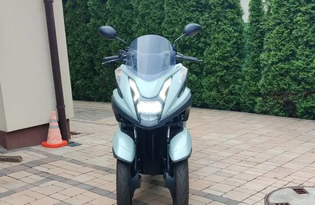 YAMAHA Tricity 