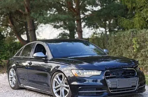 AUDI S6 