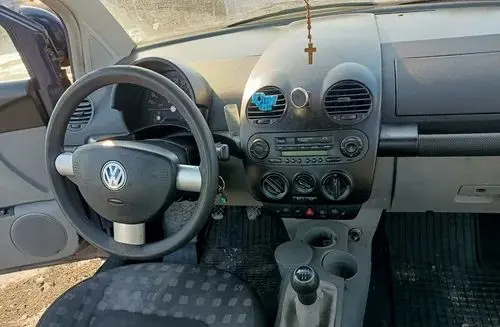 VOLKSWAGEN New Beetle 