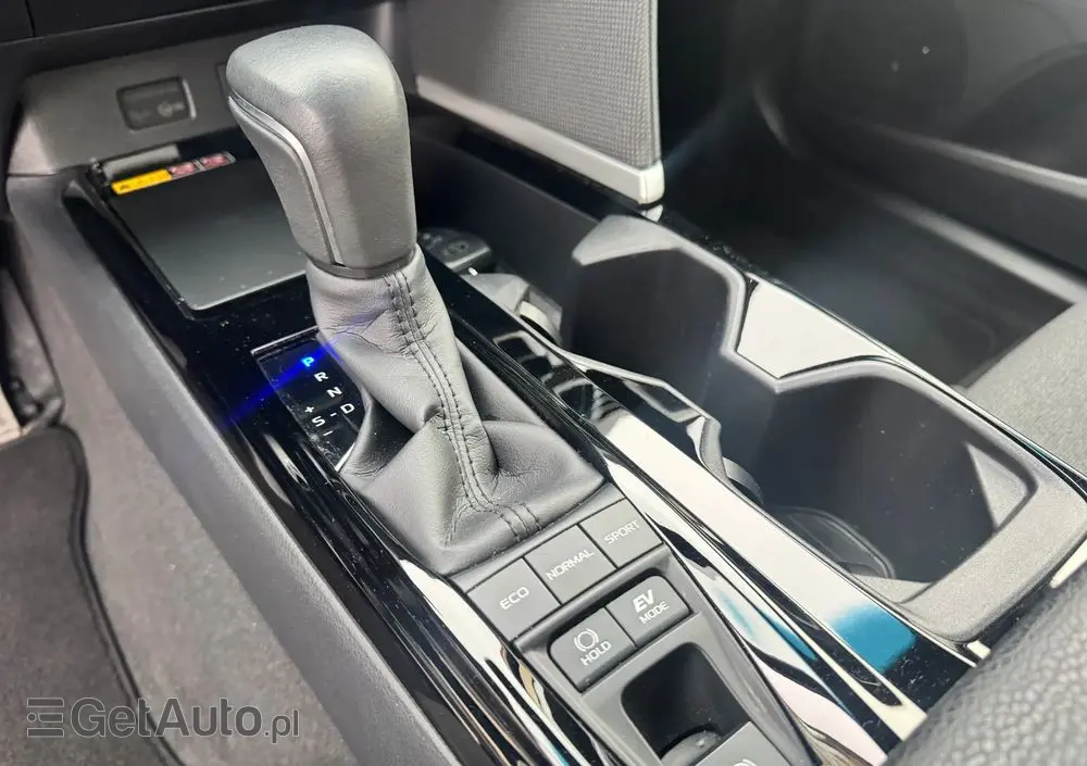 TOYOTA Camry 2.5 Hybrid Comfort CVT