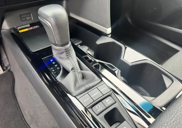 TOYOTA Camry 2.5 Hybrid Comfort CVT