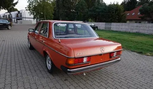 MERCEDES-BENZ W123 
