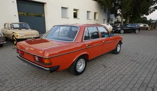 MERCEDES-BENZ W123 