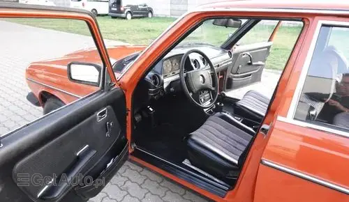 MERCEDES-BENZ W123 