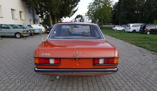 MERCEDES-BENZ W123 