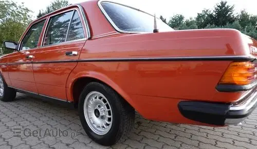 MERCEDES-BENZ W123 