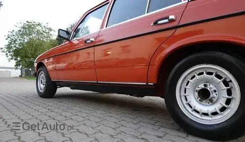MERCEDES-BENZ W123 