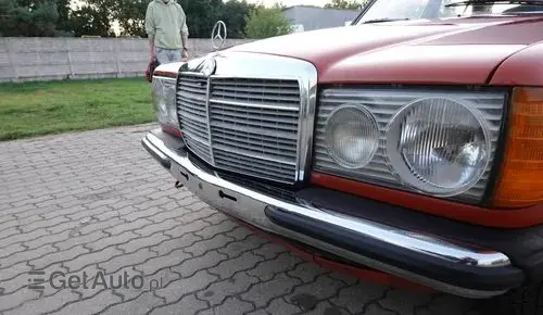 MERCEDES-BENZ W123 